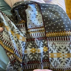 Roots Jocelyn blanket wrap